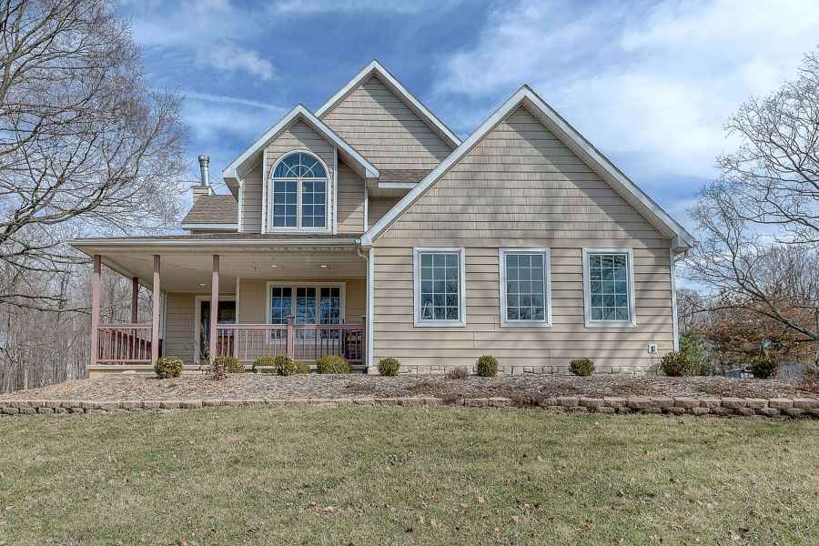 Is Winter A Good Time To Replace Your Roof? 1 house in winter 11zon