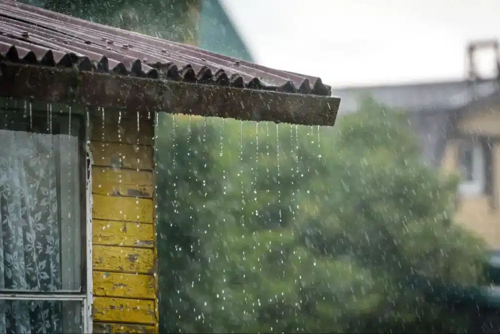 Metal Roof vs. Shingle in South Texas: What Lasts Longer in Hail and Heat 3 Rainwater leaking from roof edge
